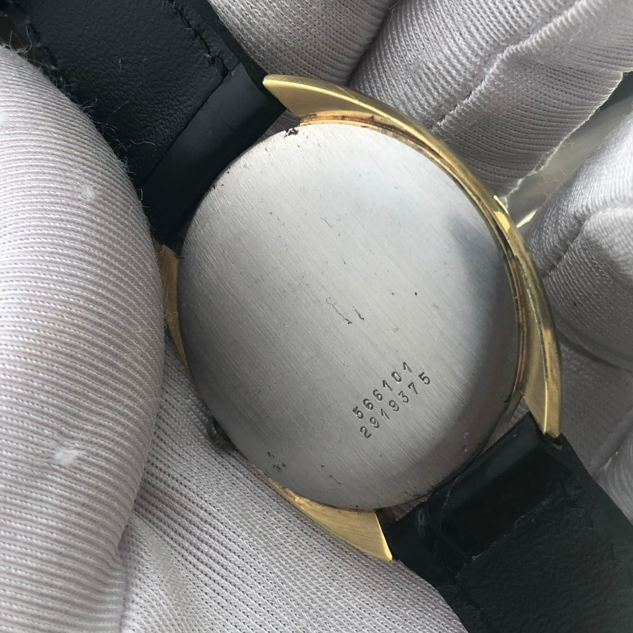 UNIVERSAL GENÈVE GILT SHADOW ULTRA THIN AUTOMATIC REF. 566101