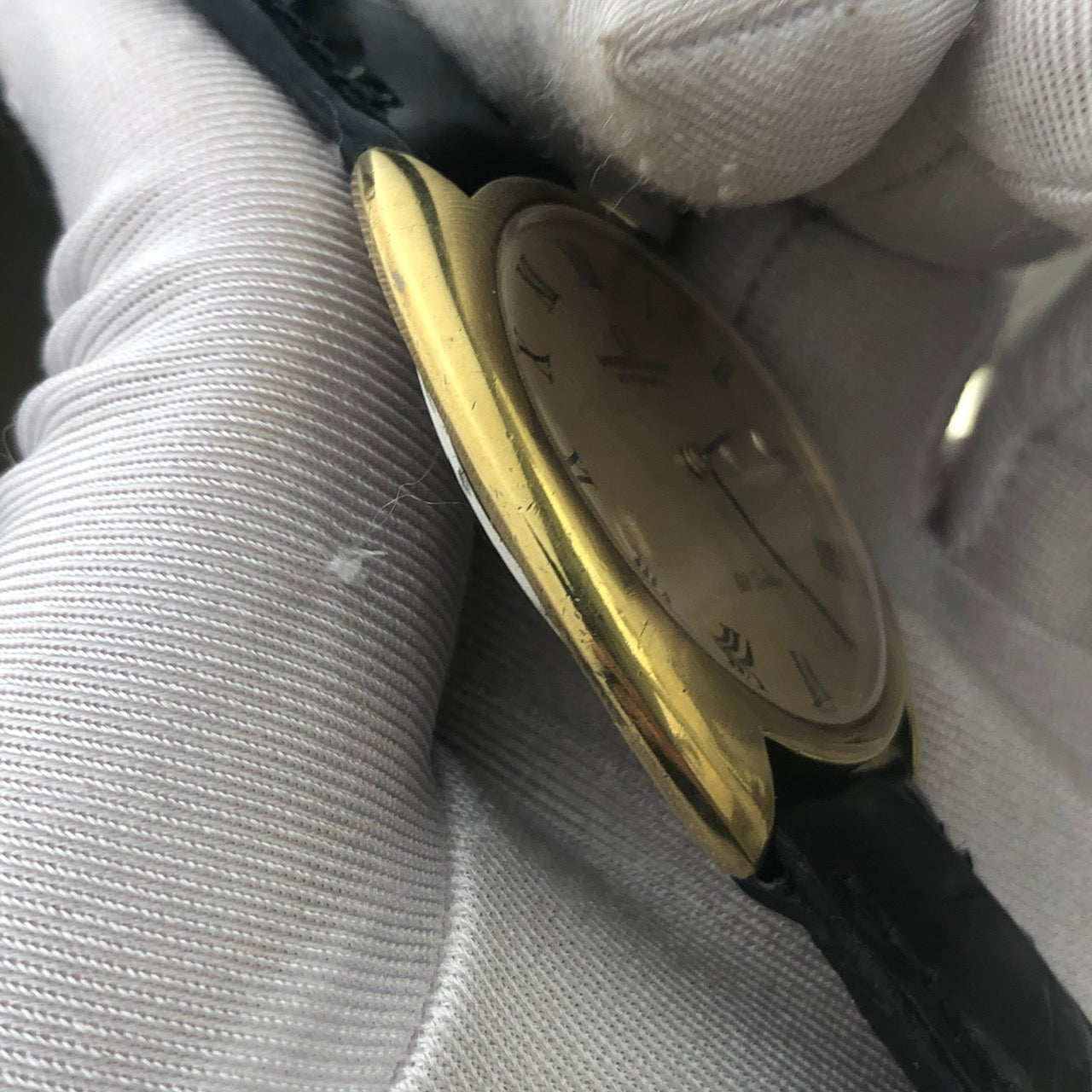 UNIVERSAL GENÈVE GILT SHADOW ULTRA THIN AUTOMATIC REF. 566101