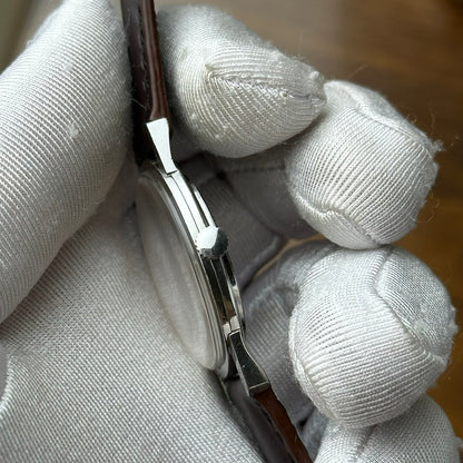 UNIVERSAL GENÈVE GREY LINEN DIAL REF. 842101