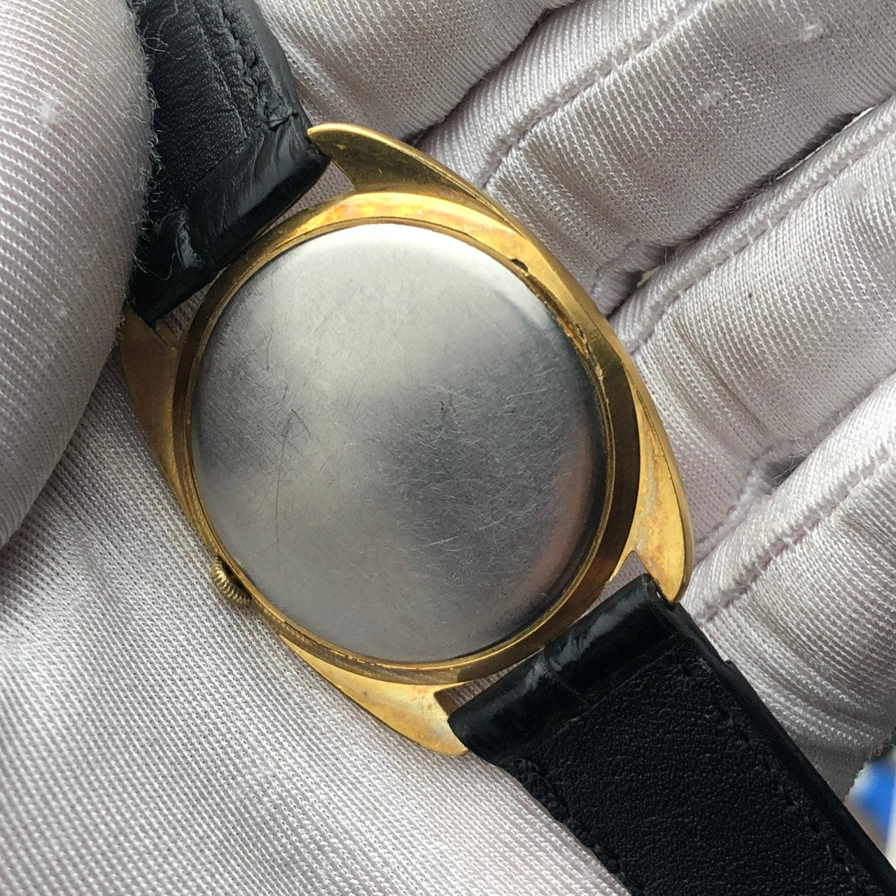 UNIVERSAL GENÈVE GILT SHADOW ULTRA THIN AUTOMATIC REF. 567103