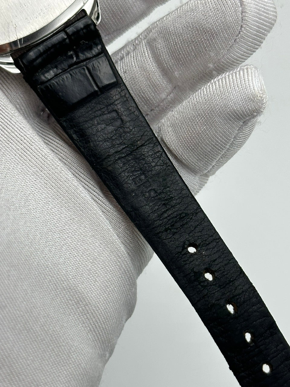 UNIVERSAL GENÈVE WHITE SHADOW AUTOMATIC ULTRA-SLIM REF. 866105