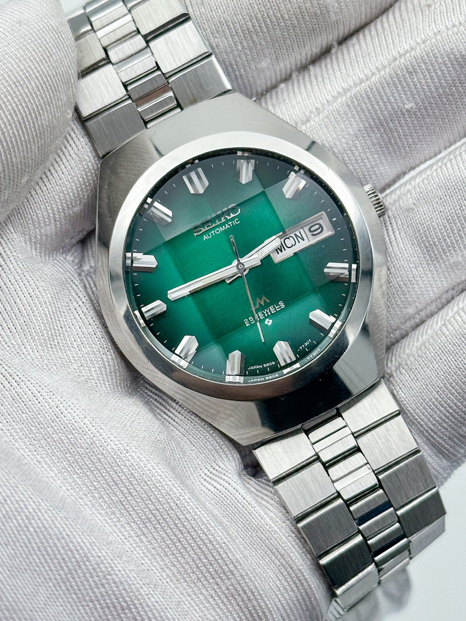SEIKO LORD MATIC LM AUTOMATIC DAY-DATE FACETED CRYSTAL GREEN