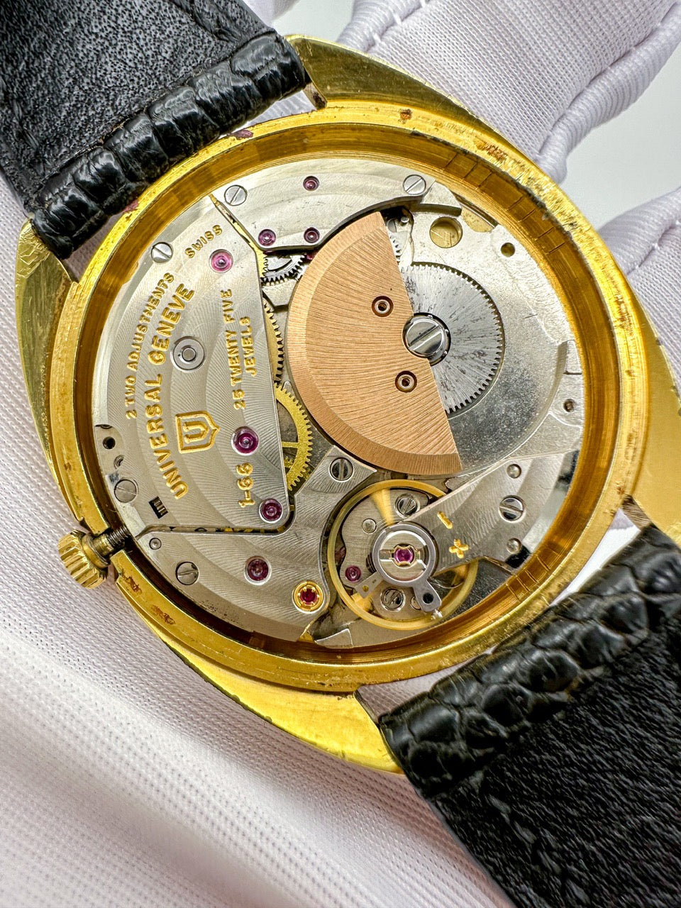 UNIVERSAL GENÈVE GILT SHADOW ULTRA-THIN AUTOMATIC REF. 566101