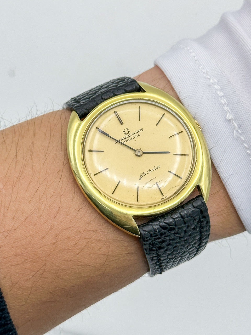 UNIVERSAL GENÈVE GILT SHADOW ULTRA-THIN AUTOMATIC REF. 566101