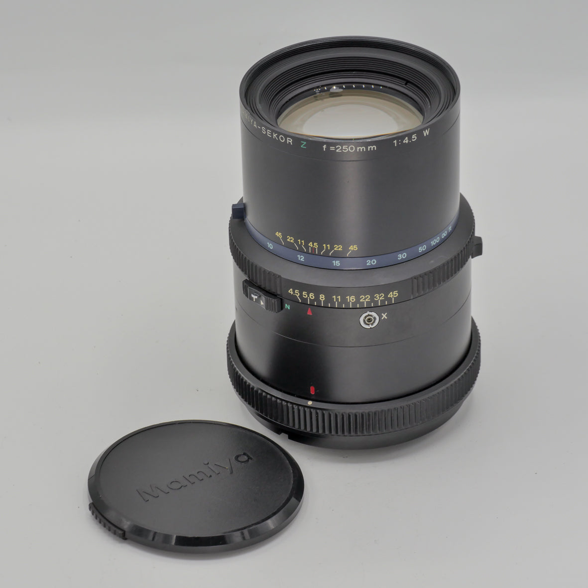 MAMIYA RZ 67 PRO + SEKOR Z 250MM F4.5 + TTL EYE-LEVEL MAMIYA RZ 67 PRO + SEKOR Z 250MM F4.5 + TTL EYE-LEVEL